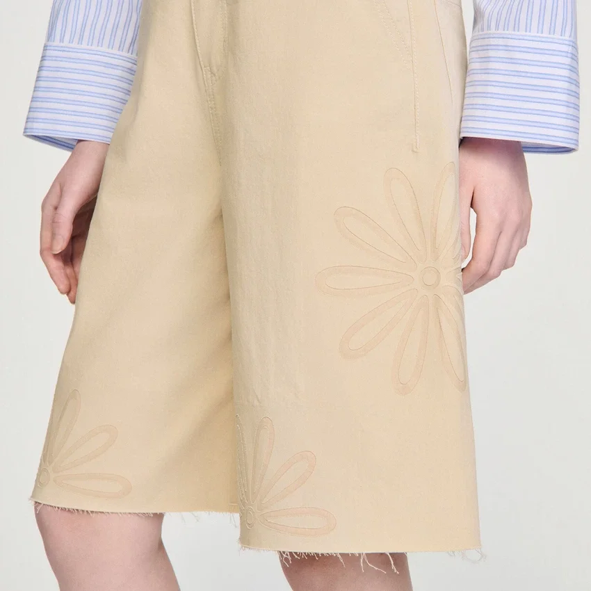 Cotton Bermudas with flower details Cotton Bermudas with flower details