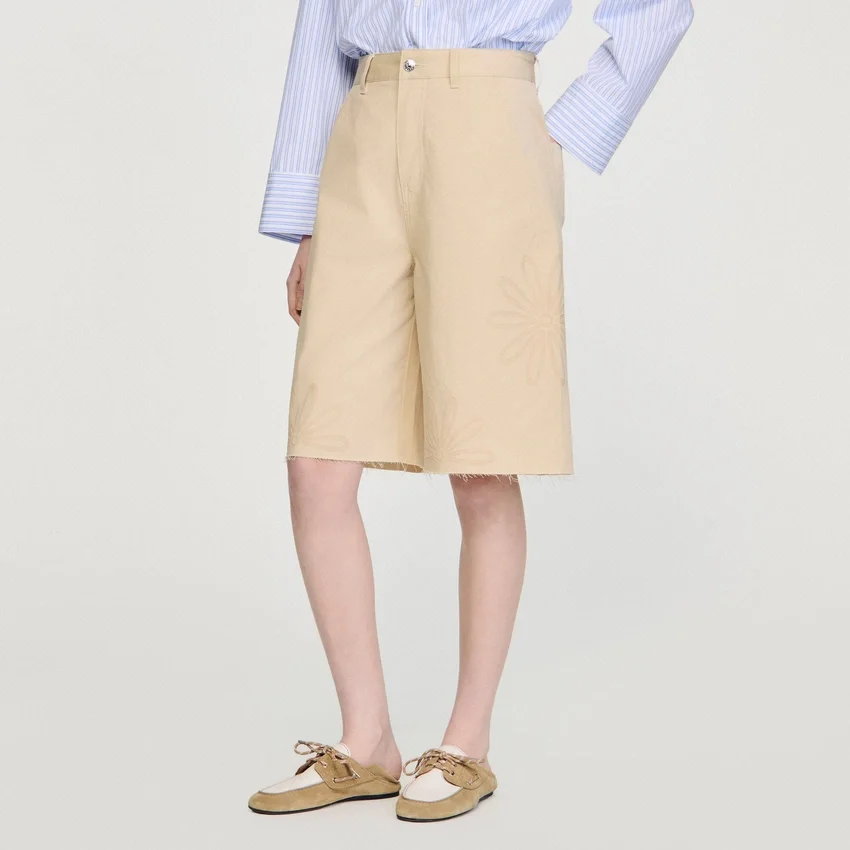 Cotton Bermudas with flower details Cotton Bermudas with flower details