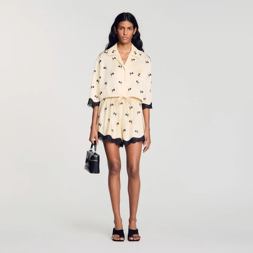 Cropped floral embroidered shirt Cropped floral embroidered shirt