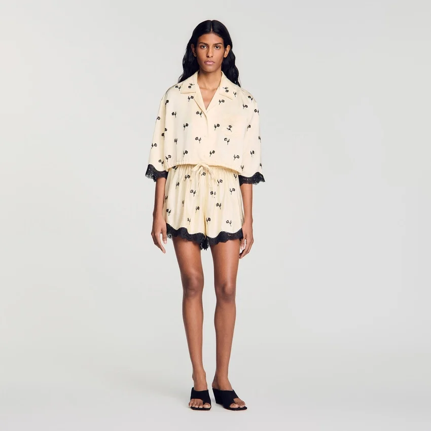 Cropped floral embroidered shirt Cropped floral embroidered shirt