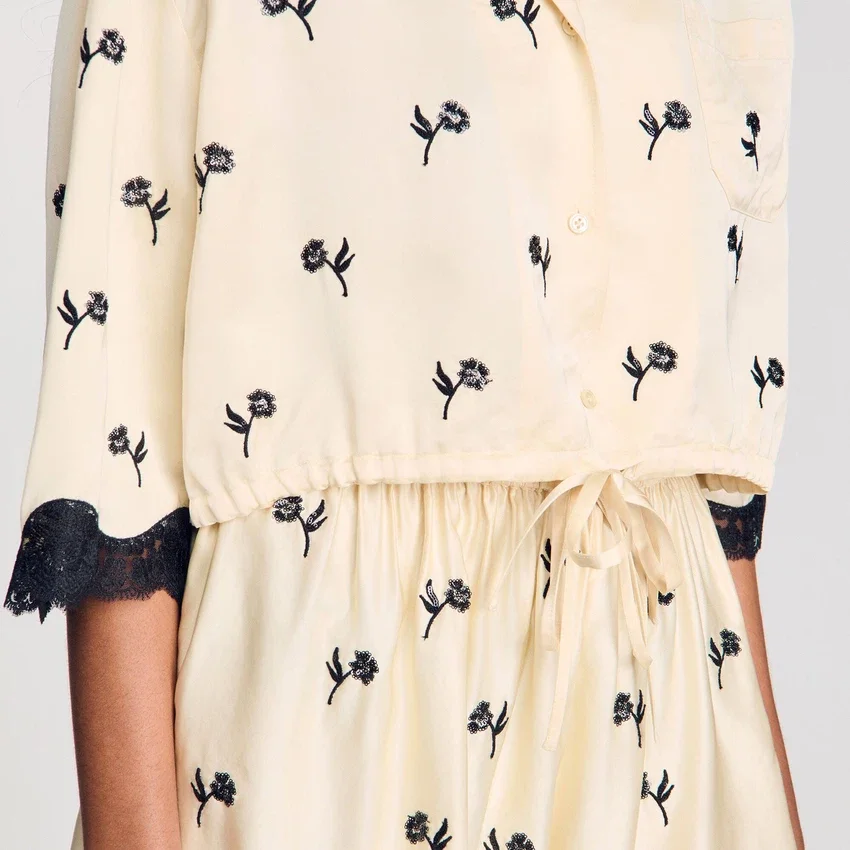 Cropped floral embroidered shirt Cropped floral embroidered shirt
