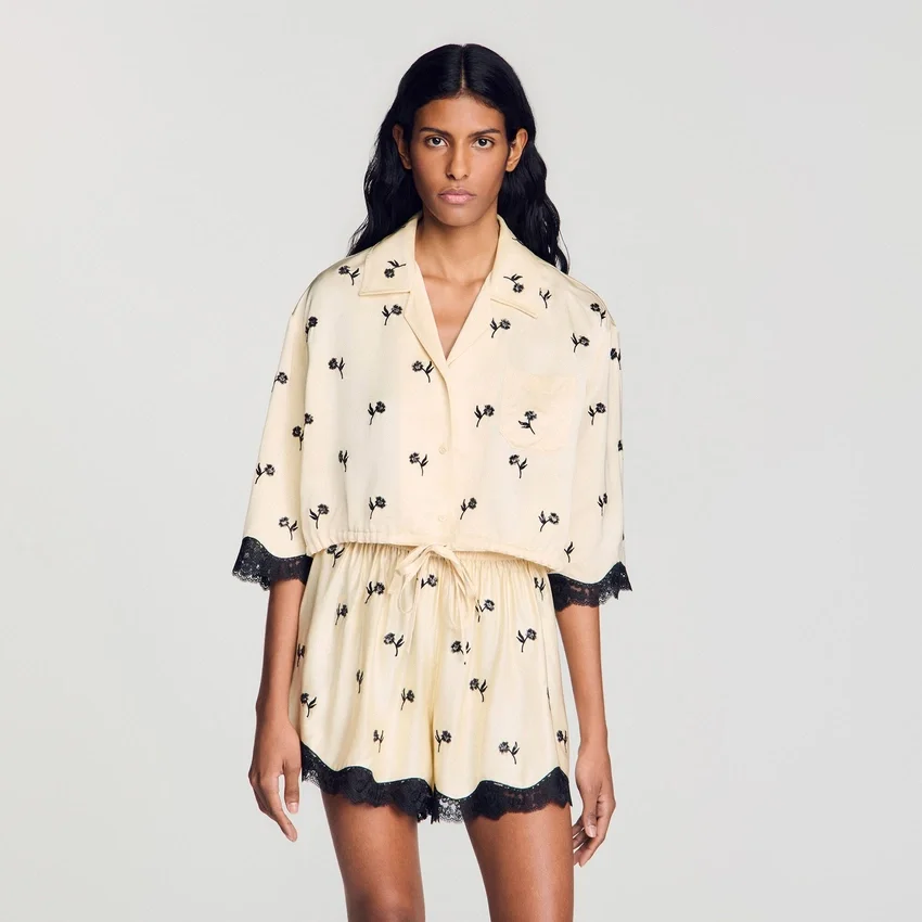 Cropped floral embroidered shirt Cropped floral embroidered shirt