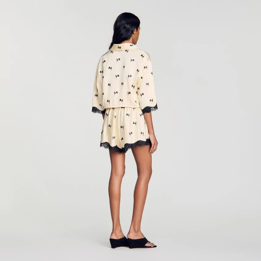 Cropped floral embroidered shirt Cropped floral embroidered shirt