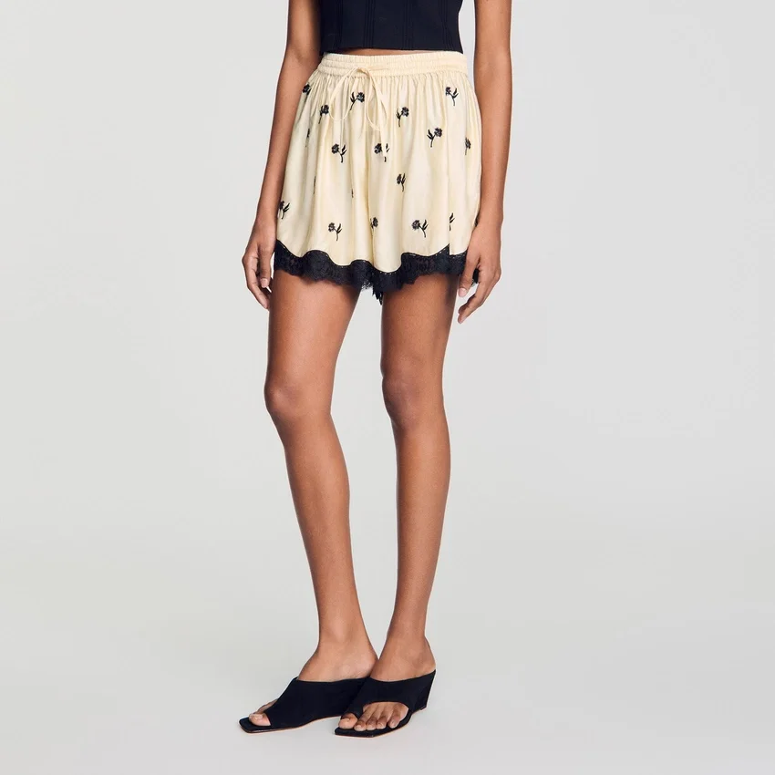 Floral embroidered shorts Floral embroidered shorts