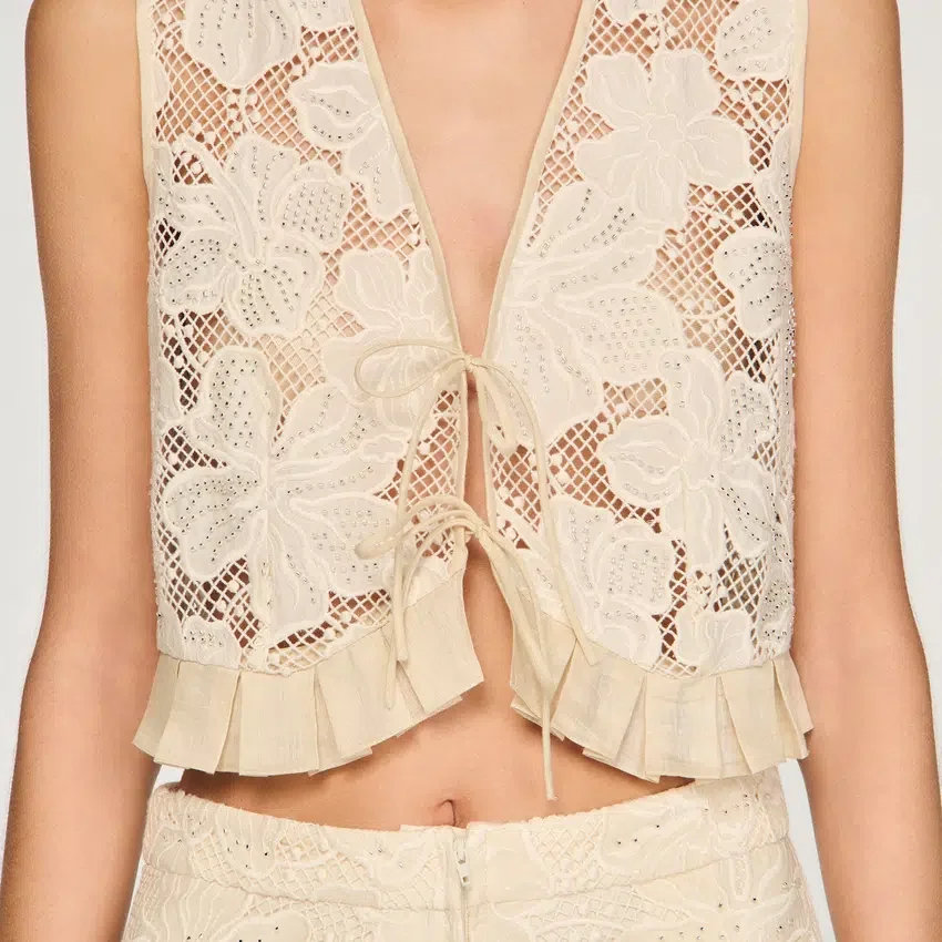 Guipure lace crop top Guipure lace crop top