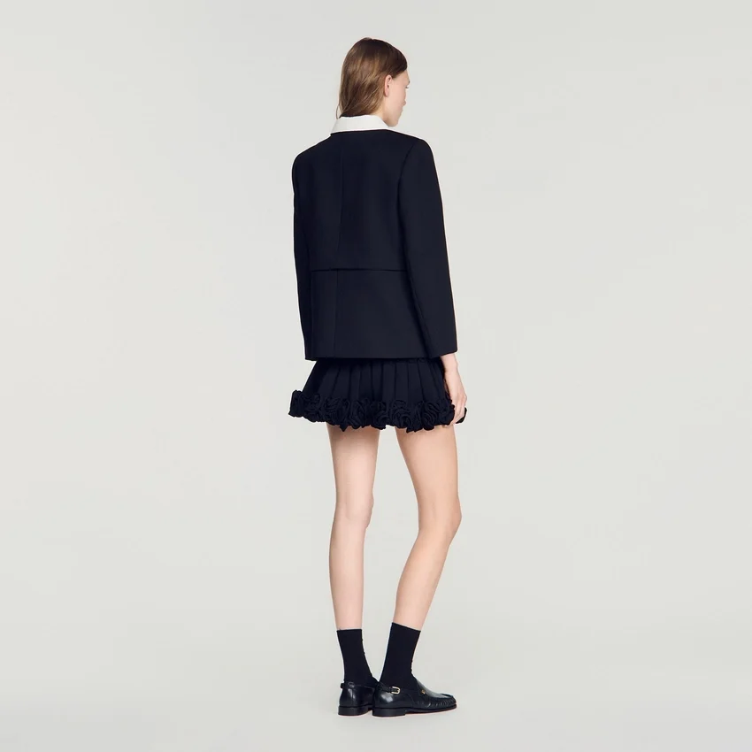 Jacket with removable contrast collar Jacket with removable contrast collar