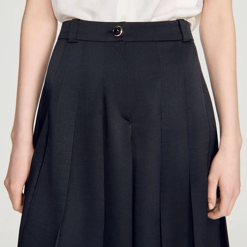 Long high-waisted pleated shorts Long high-waisted pleated shorts