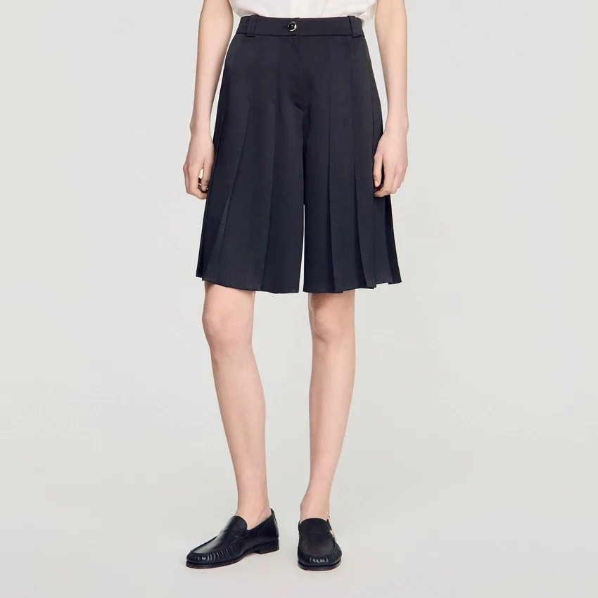 Long high-waisted pleated shorts Long high-waisted pleated shorts
