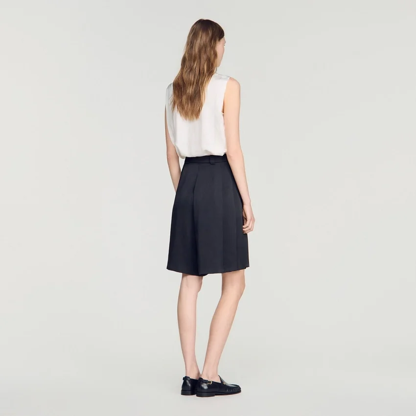 Long high-waisted pleated shorts Long high-waisted pleated shorts