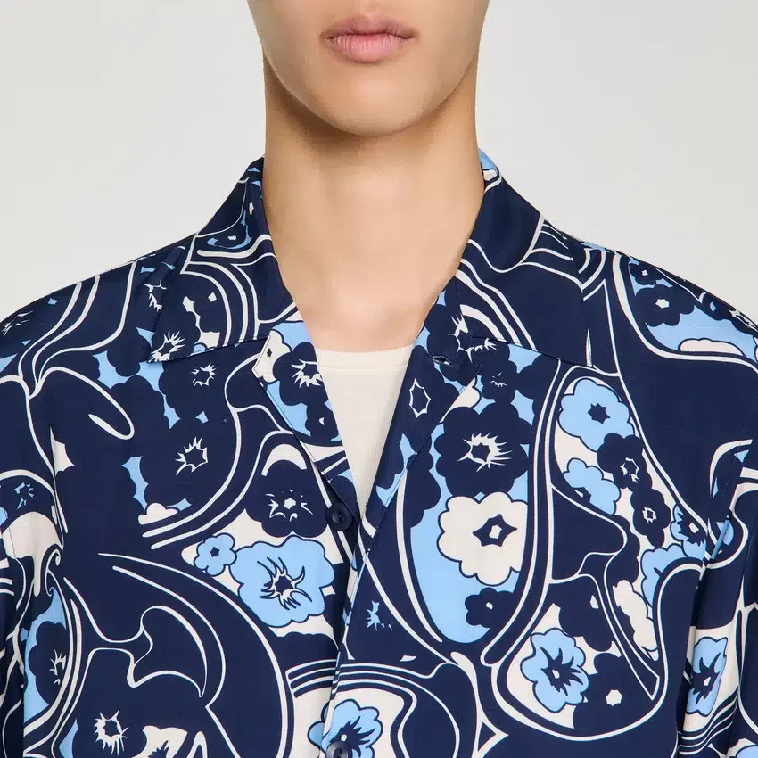 Loose-fit print shark collar shirt Loose-fit print shark collar shirt