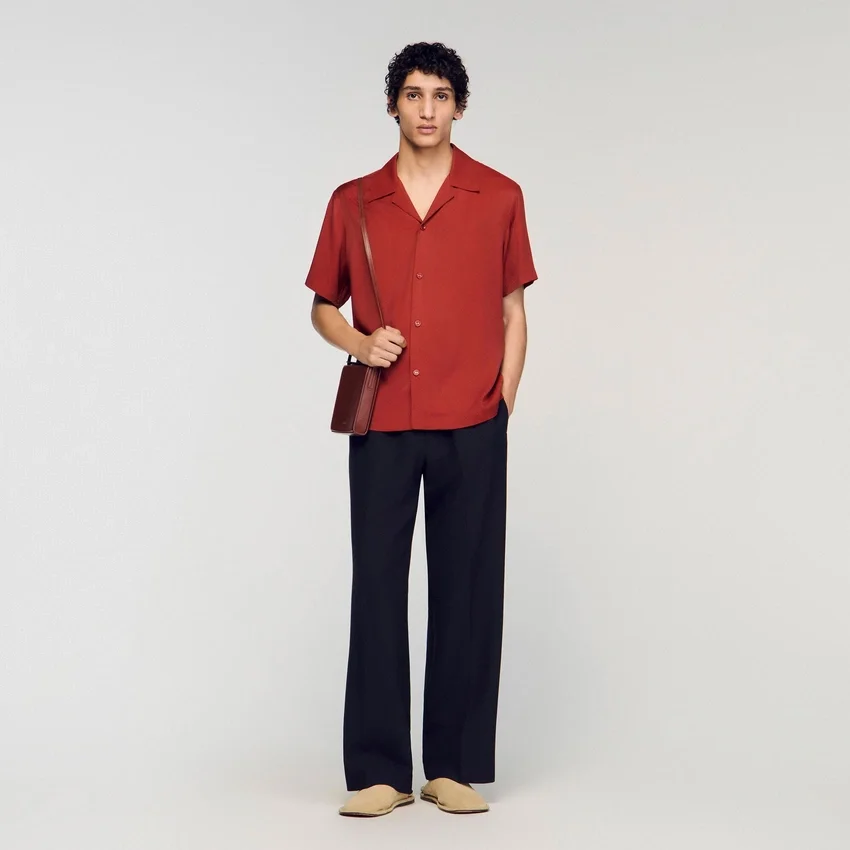 Loose-fit shark collar shirt Loose-fit shark collar shirt