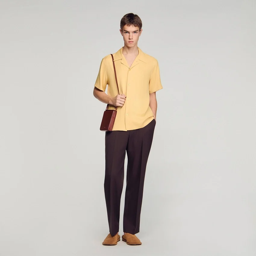 Loose-fit shark collar shirt Loose-fit shark collar shirt