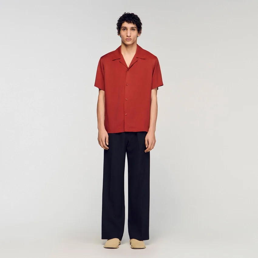 Loose-fit shark collar shirt Loose-fit shark collar shirt