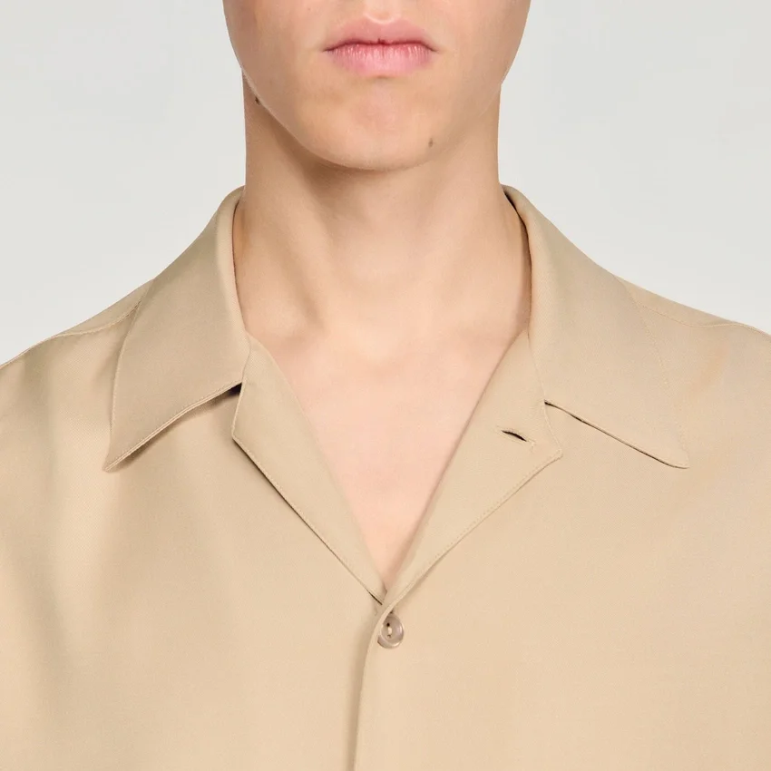 Loose-fit shark collar shirt Loose-fit shark collar shirt