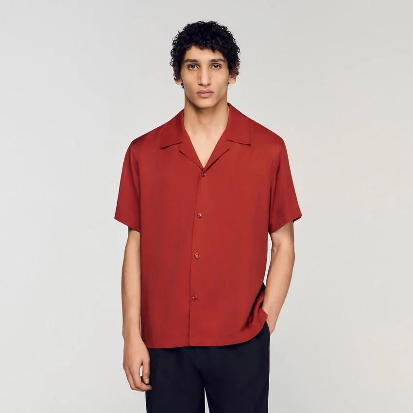 Loose-fit shark collar shirt Loose-fit shark collar shirt
