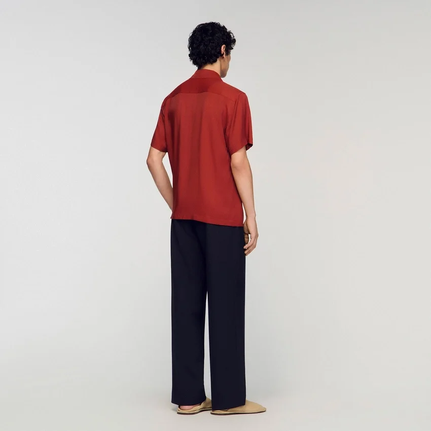 Loose-fit shark collar shirt Loose-fit shark collar shirt