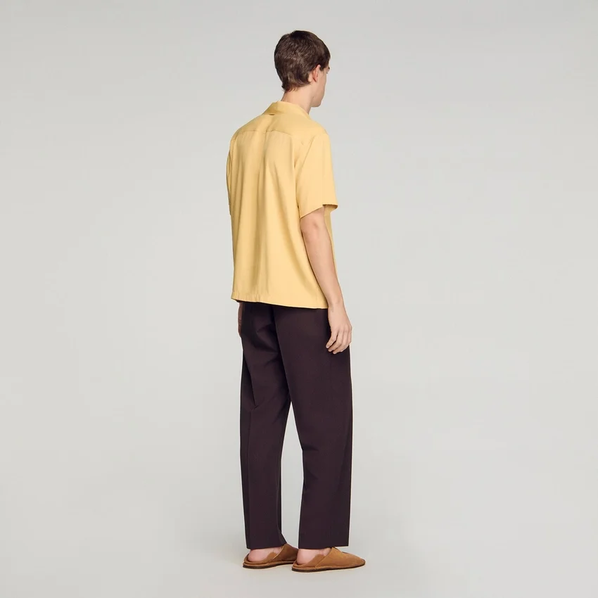 Loose-fit shark collar shirt Loose-fit shark collar shirt