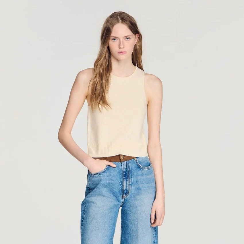 Sleeveless fine knit vest Sleeveless fine knit vest